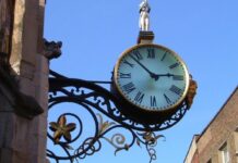 Как работают городские уличные часы