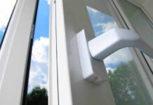 Как решить проблему продувания ПВХ окна?