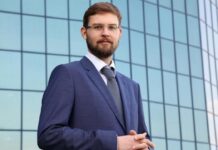 Кто такой Тимур Турлов?