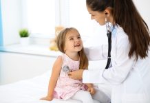Педиатр: что это такое и как он помогает детям