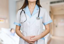 Как стать младшей медсестрой