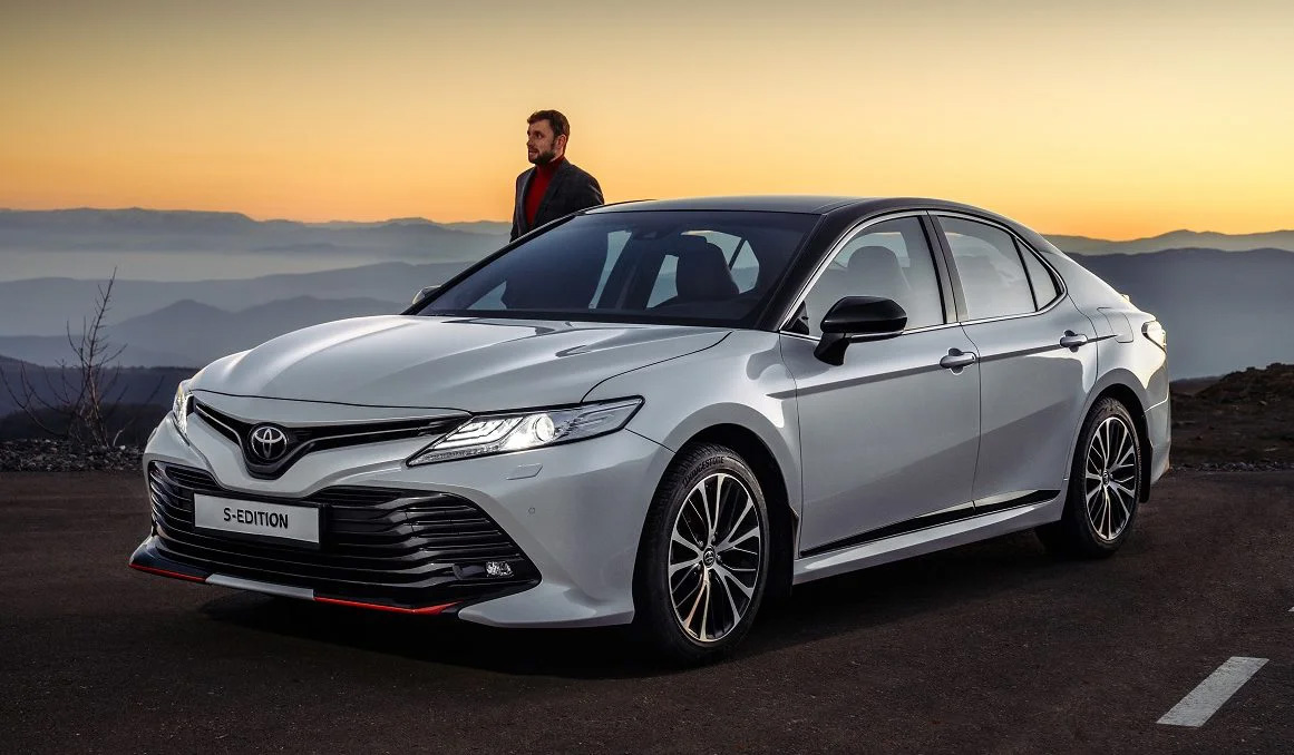 Аренда Toyota Camry: стиль и комфорт на дороге