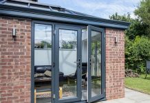 Алюминиевая дверь с терморазрывом: эффективная защита от холода и шума