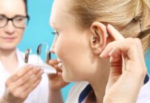 Как слуховой аппарат помогает людям