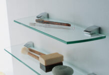 Преимущества и функциональность стеклянных полок для вашего интерьера