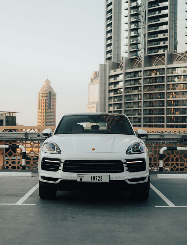 Исследуйте Дубай в стиле с Porsche Cayenne