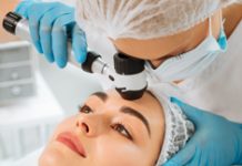 Дерматоскопия: зачем рассматривать родинки под увеличением